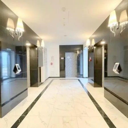 Hanza Tower Exclusive Pool & Sauna & Jacuzzi 公寓